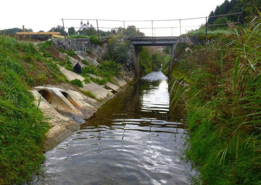 Verbauter Kanal mit Einleitungen aus der Siedlungsentwässeurng